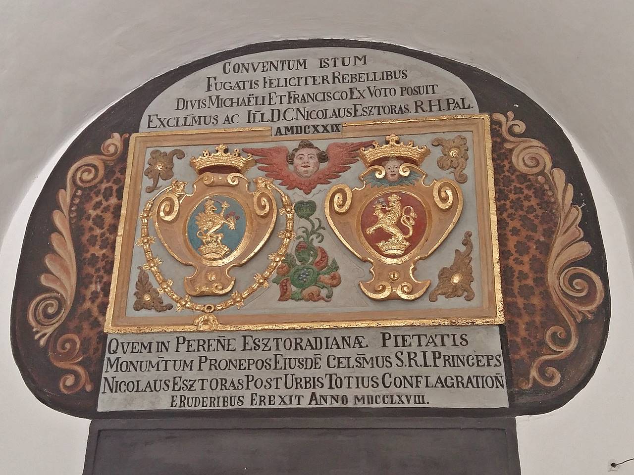 Franziskaner Kloster Wappentafel