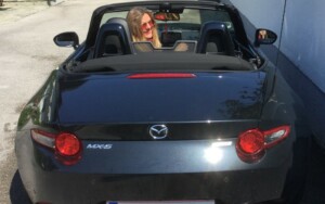 Schwarzer Mazda